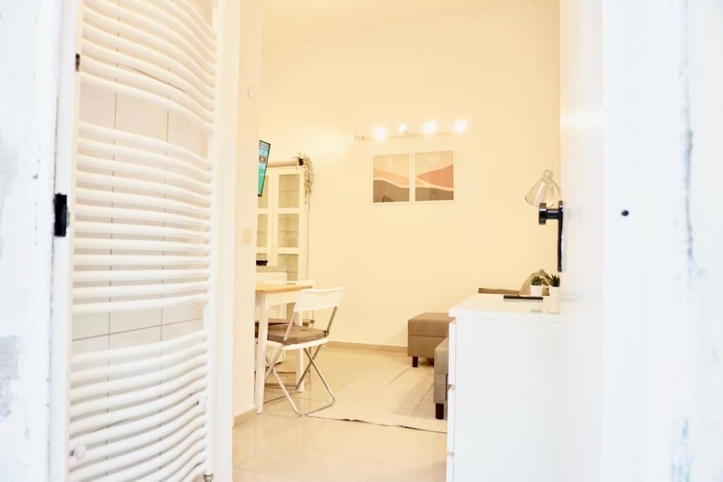 Gemutliches Kleines Studio-apartment In Top Lage Nahe Innenstadt Mit Klimaanlage