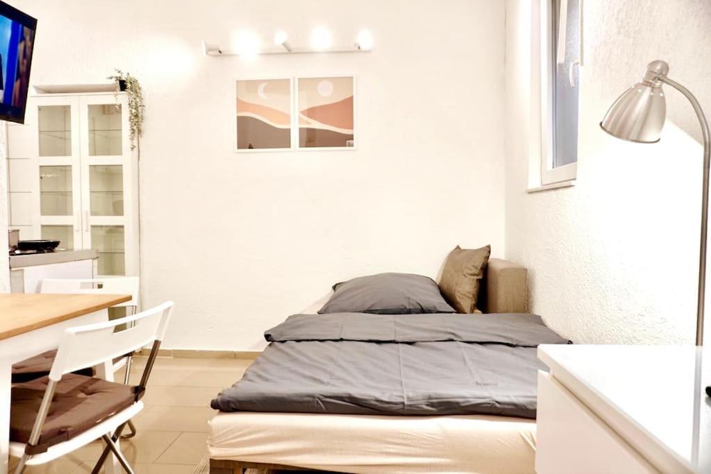 Gemutliches Kleines Studio-apartment In Top Lage Nahe Innenstadt Mit Klimaanlage Apartment