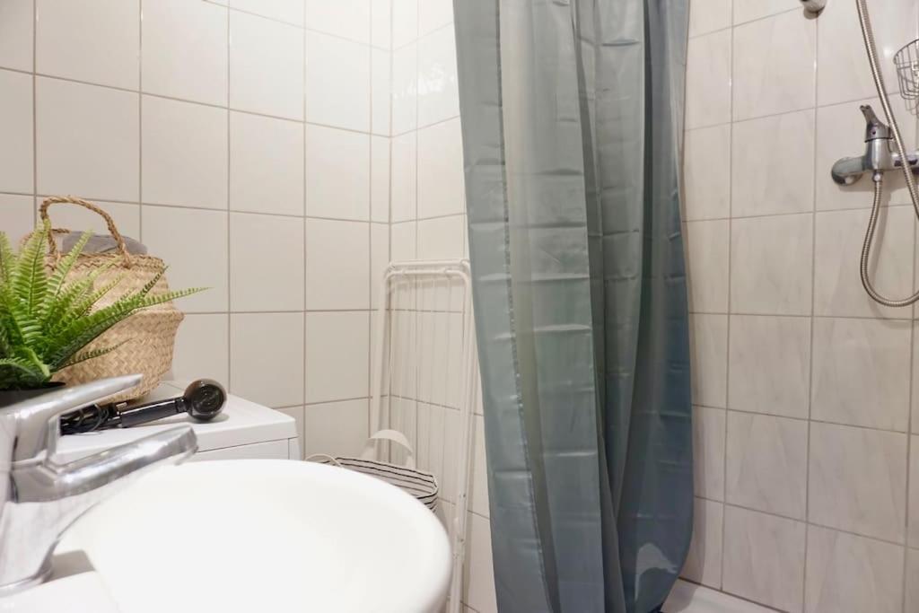 Gemutliches Kleines Studio-apartment In Top Lage Nahe Innenstadt Mit Klimaanlage