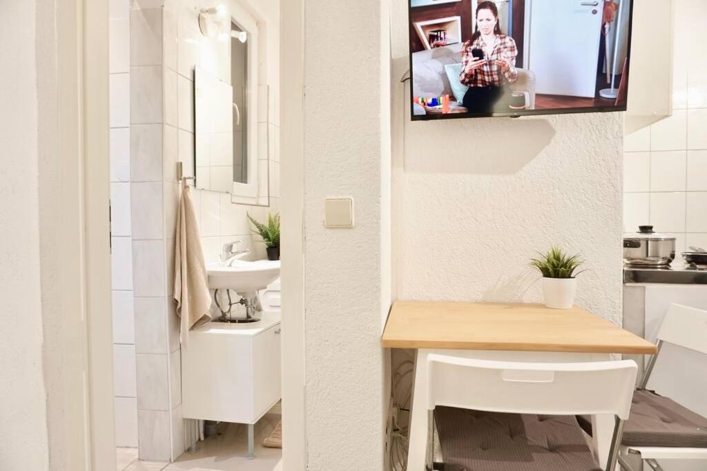 Gemutliches Kleines Studio-apartment In Top Lage Nahe Innenstadt Mit Klimaanlage